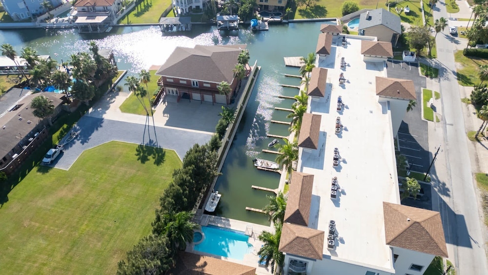 Channel Views Private Boat Slip Pool & Patio 3 Bedroom Apts
