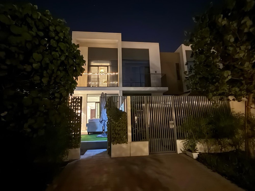 Elegant Stay in Ranches Villa