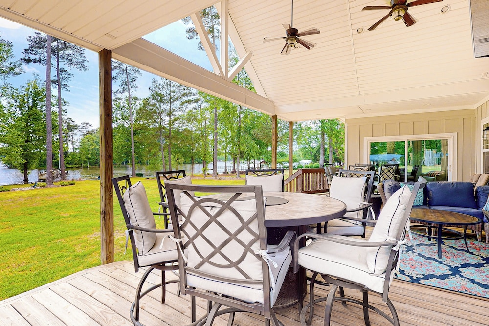 Large 3BR Lakefront Lake Murray Home w/ Dock