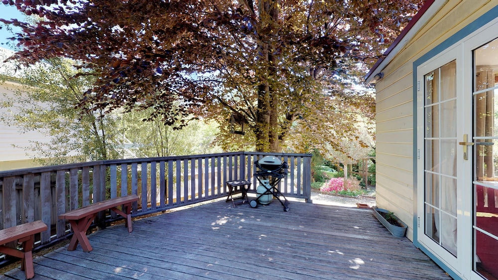 Arcadia Cottage