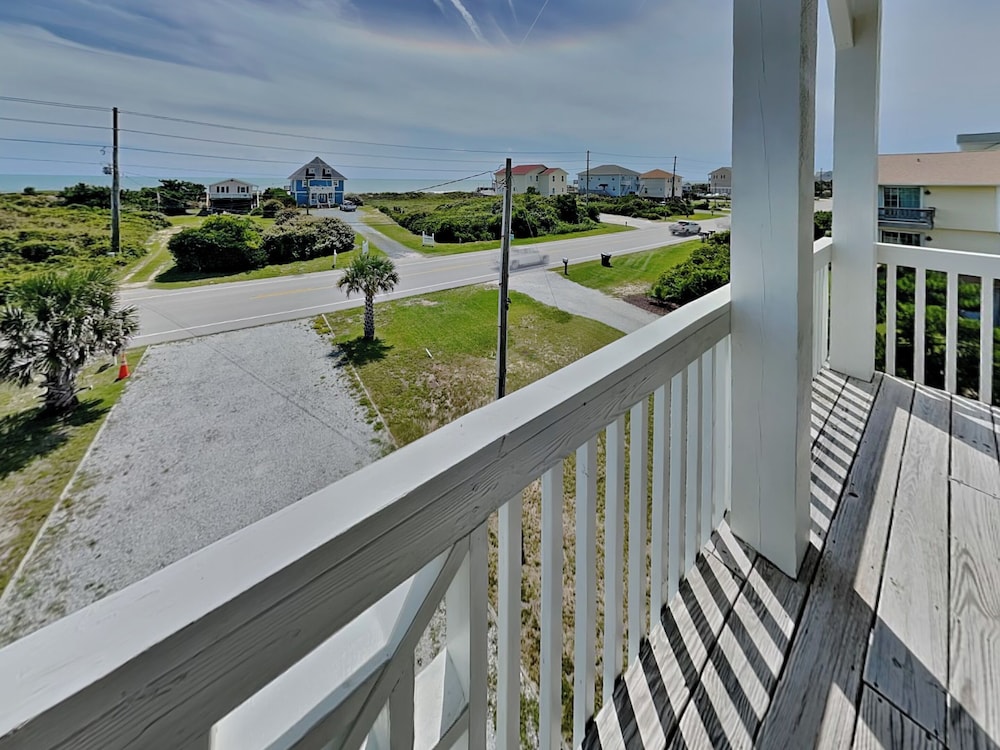 Lovin' Lowe Tide by Topsail Realty