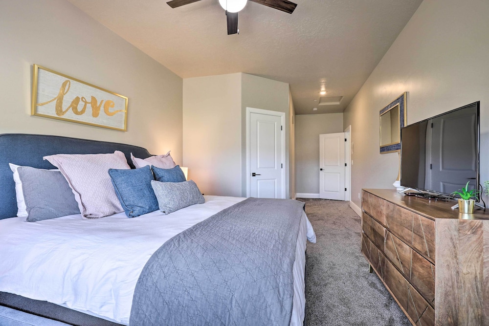 Newly Constructed Zion Village Townhome w/ Hot Tub