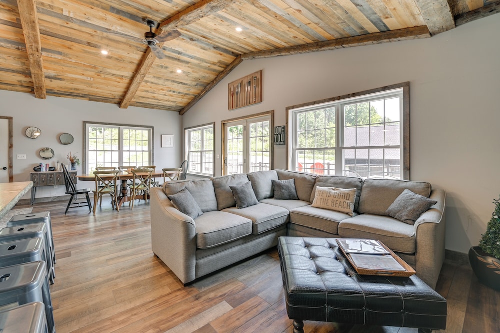 Crooked Lake Escape Near Skiing, Farms & Festivals