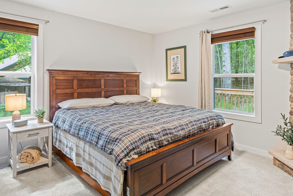 Happy Trails Chalet by Avantstay Sauna Deck Private Community Beach Access