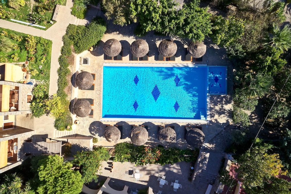 Angelina Aegina Boutique Escape