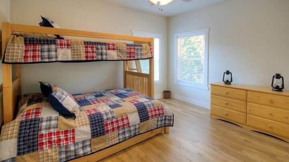 Scenic Wonders River Rock 3 Bedroom Loft view 3