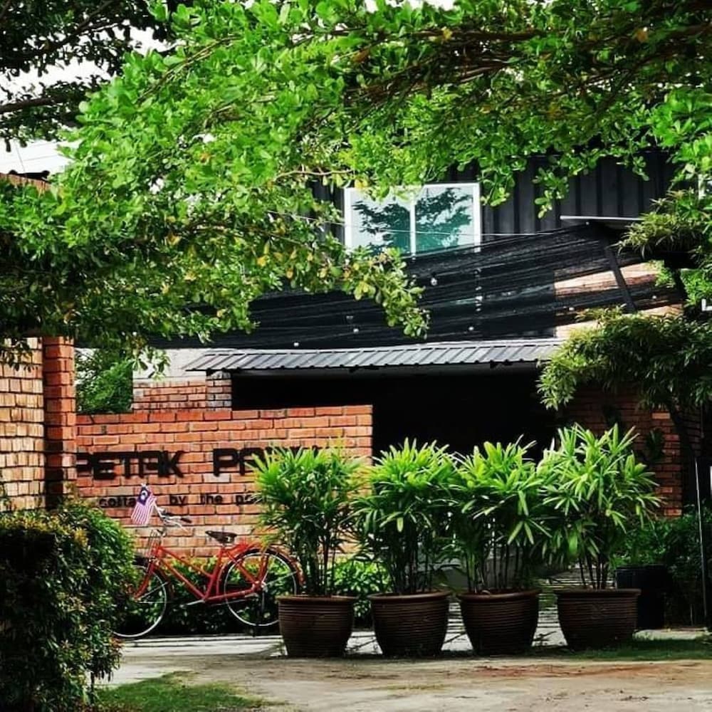 Petak Padin Cottage by The Pool, Kepala Batas Penang photo 1