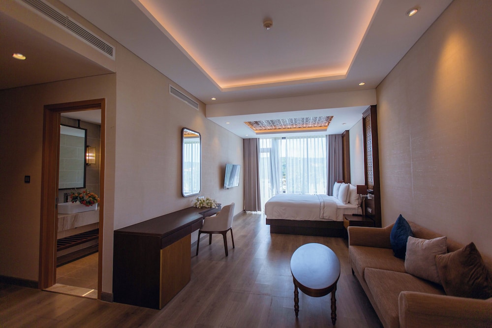 The Palm Nest Cam Ranh Pool Villa