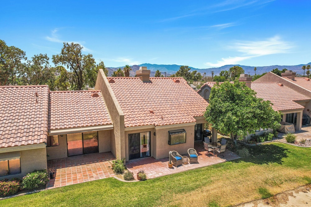 Palm Desert Resort Home: Outdoor Dining w/ Views view 5