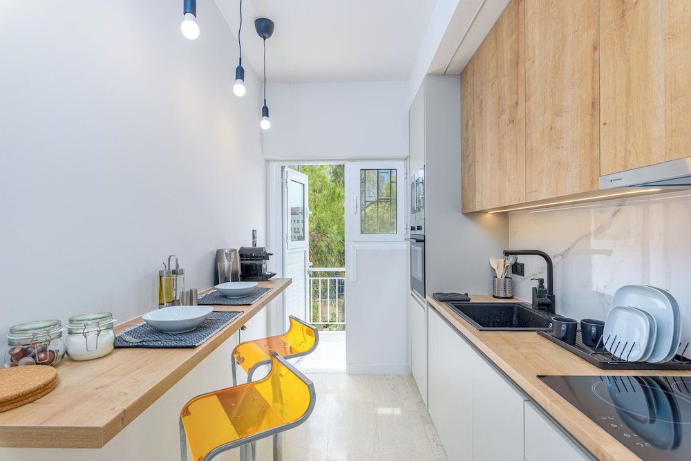 Zeus 2-Bedroom Apt with Acropolis View