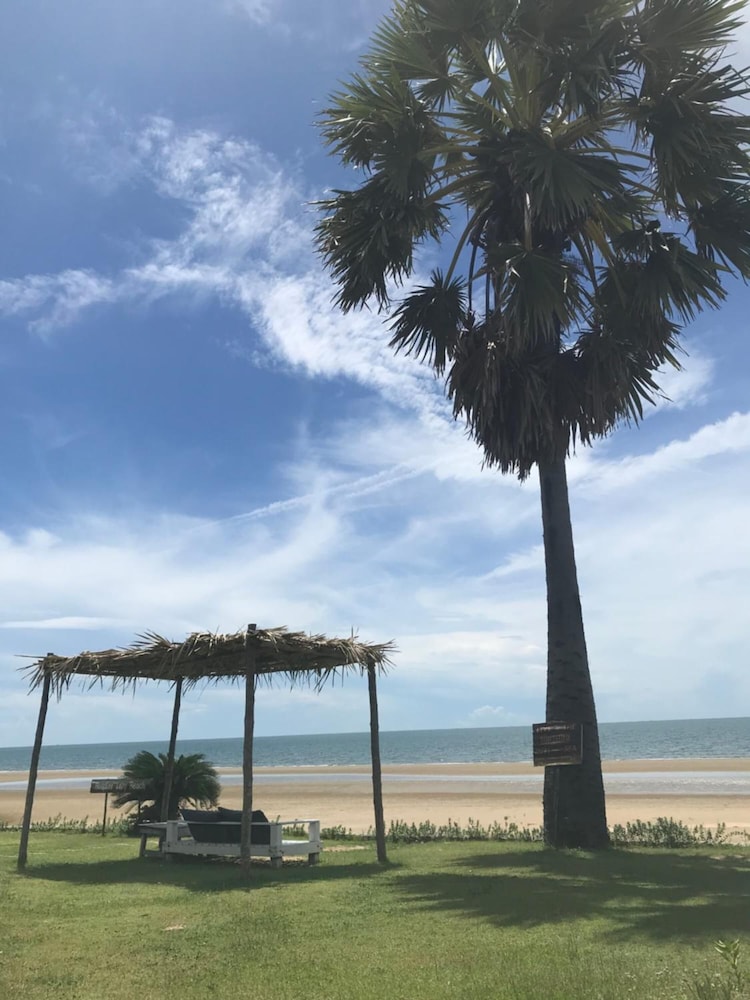 Hua Plee Lazy Beach