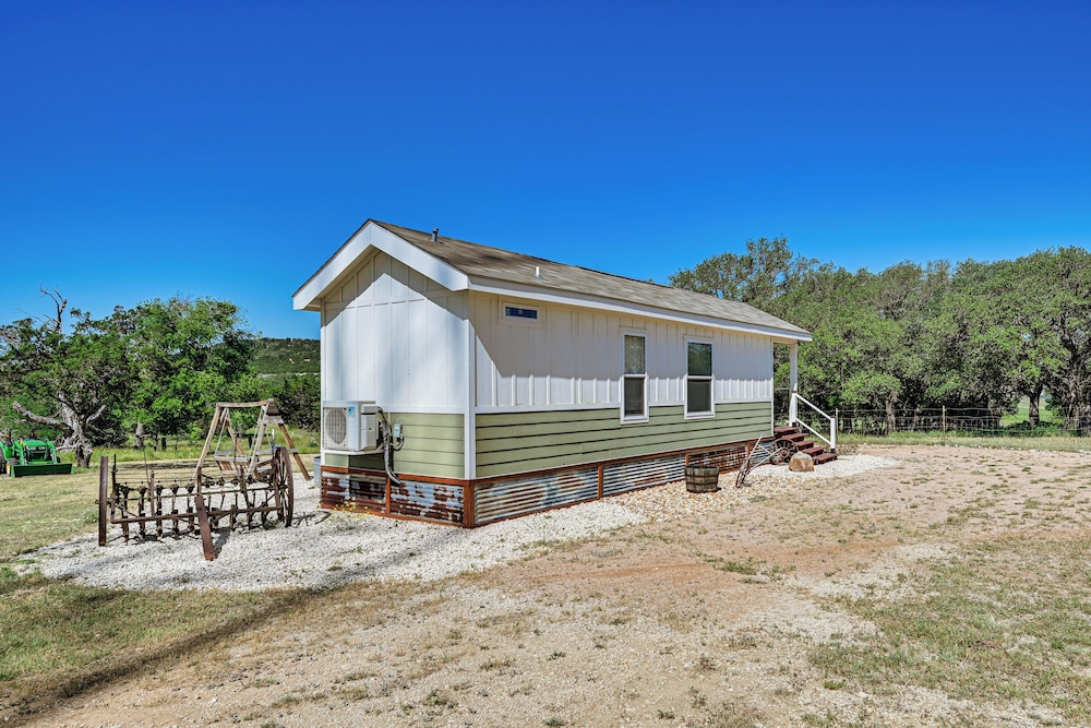 6 Mi to Topsey Exotic Ranch: Retreat on 12 Acres!