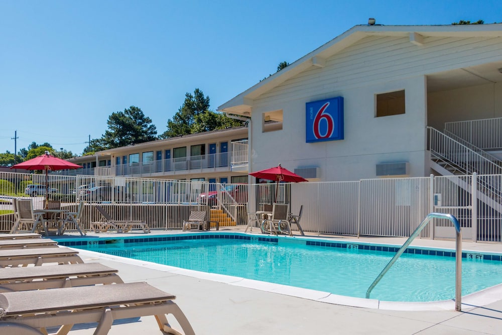 Motel 6 Longview, TX