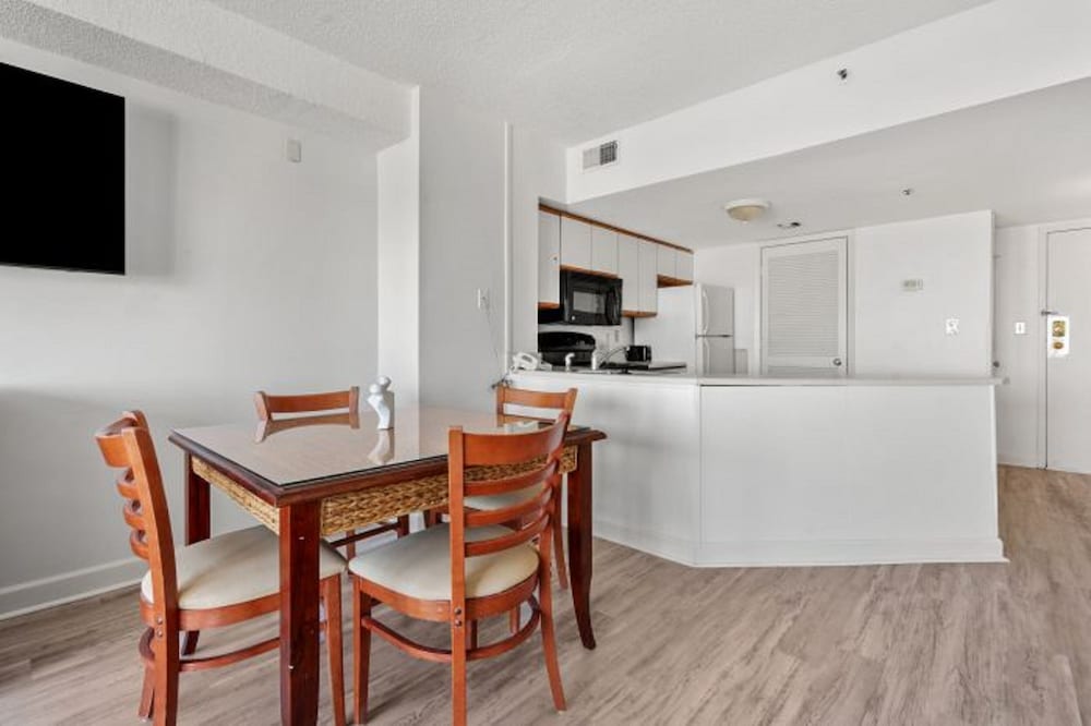 The Palace Resort by Elliott Beach Rentals