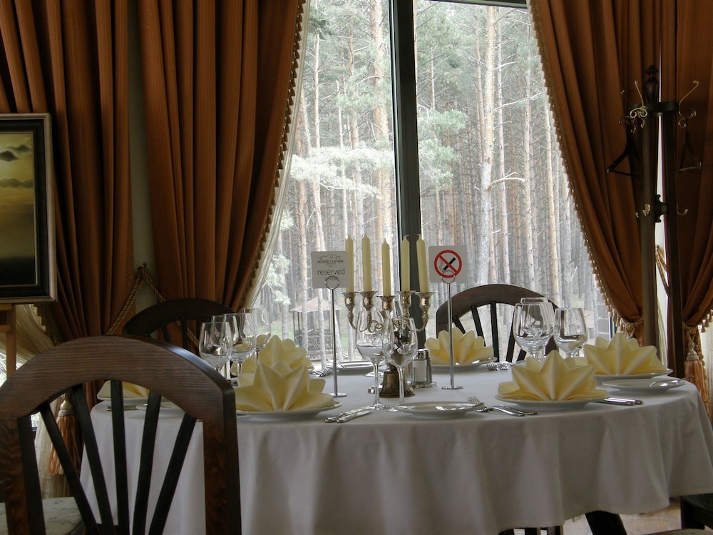 Park-Hotel Butenko Stable