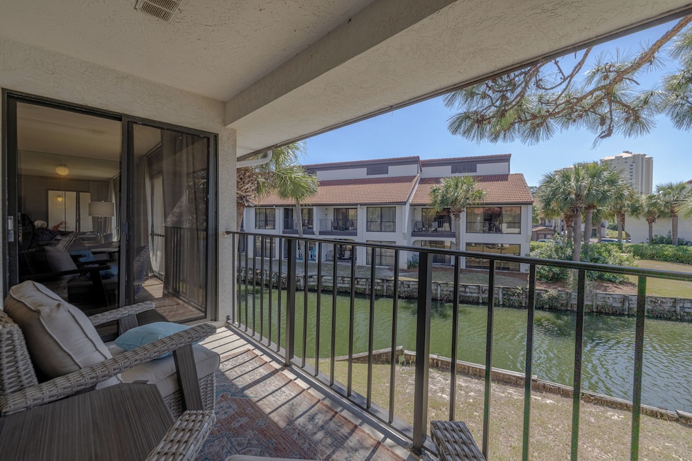 2BR Condo in Edgewater Resort With Golf, Tennis, Pools & Free Tram Service!