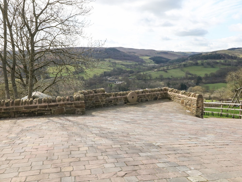 Broadwood Barn