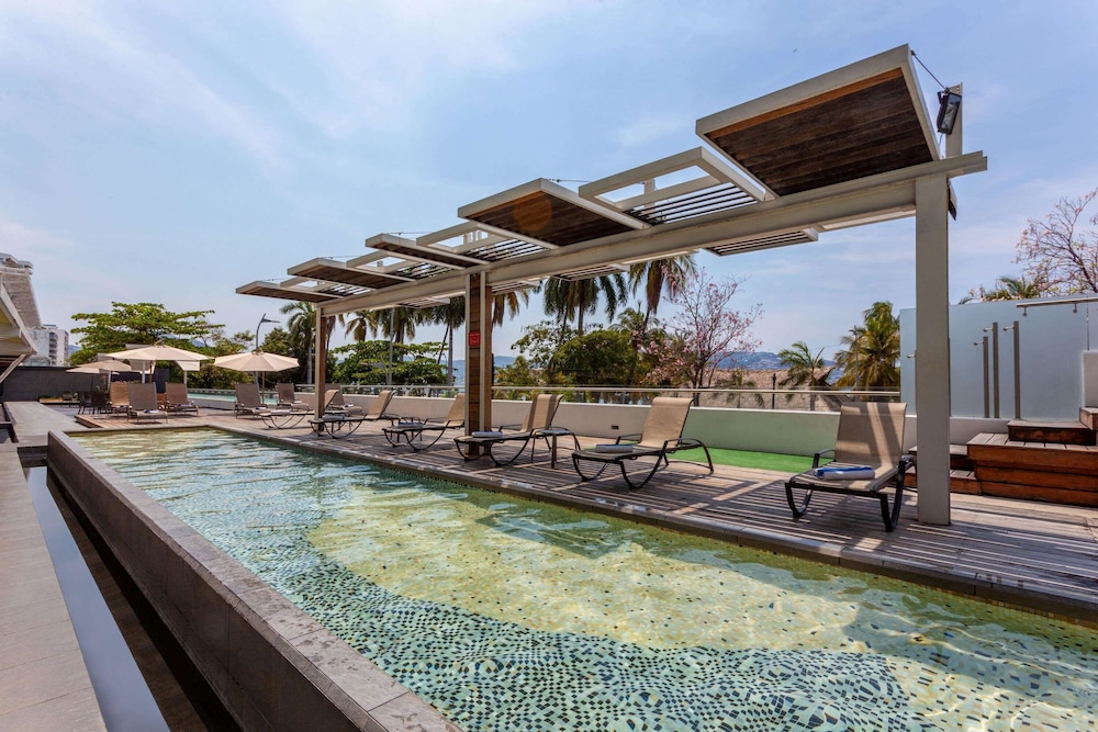 Ramada by Wyndham Acapulco Hotel  Suites - Property Image 20