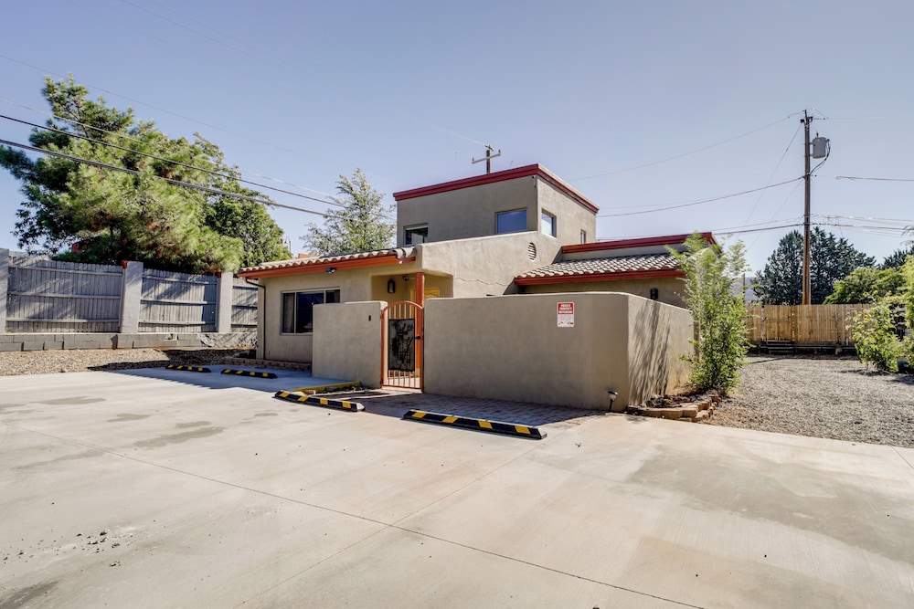 Thunder Mtn Views: Walkable Home in West Sedona!