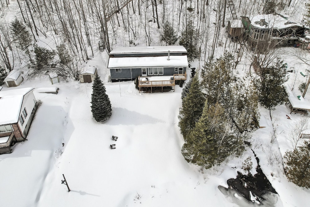 Quiet Spaciou Gorgeous Lakefront Cottage