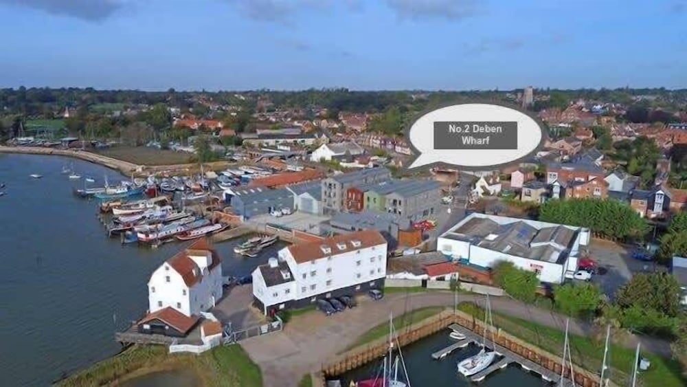 2 Deben Wharf in Woodbridge Hosted by Air Manage Suffolk view 2