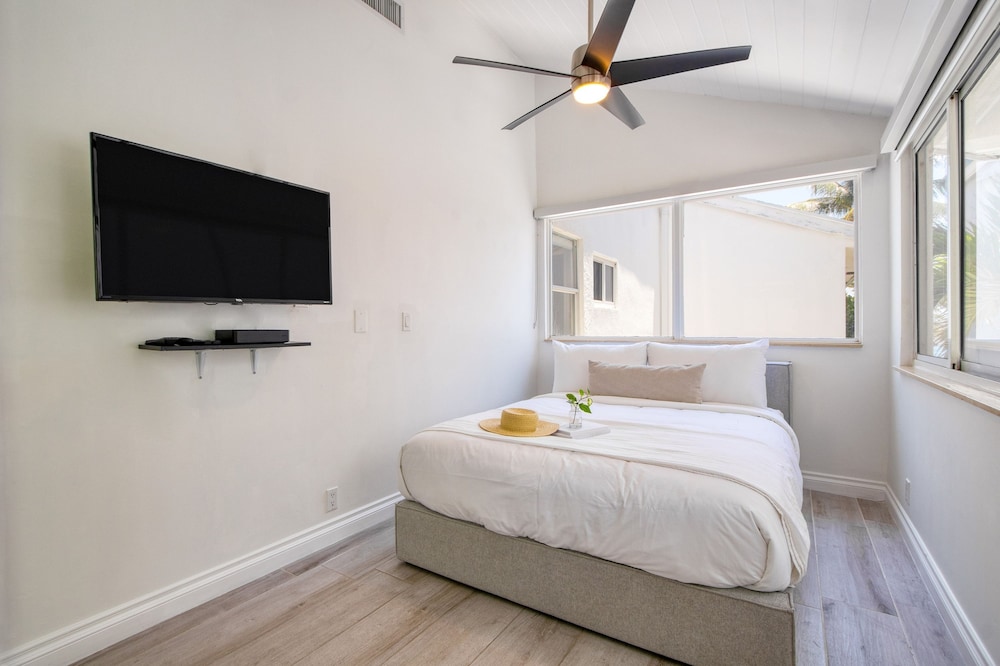 Sea Breeze by Avantstay Across From Fort Lauderdale Beach Pool Out Door Dining Fire pit