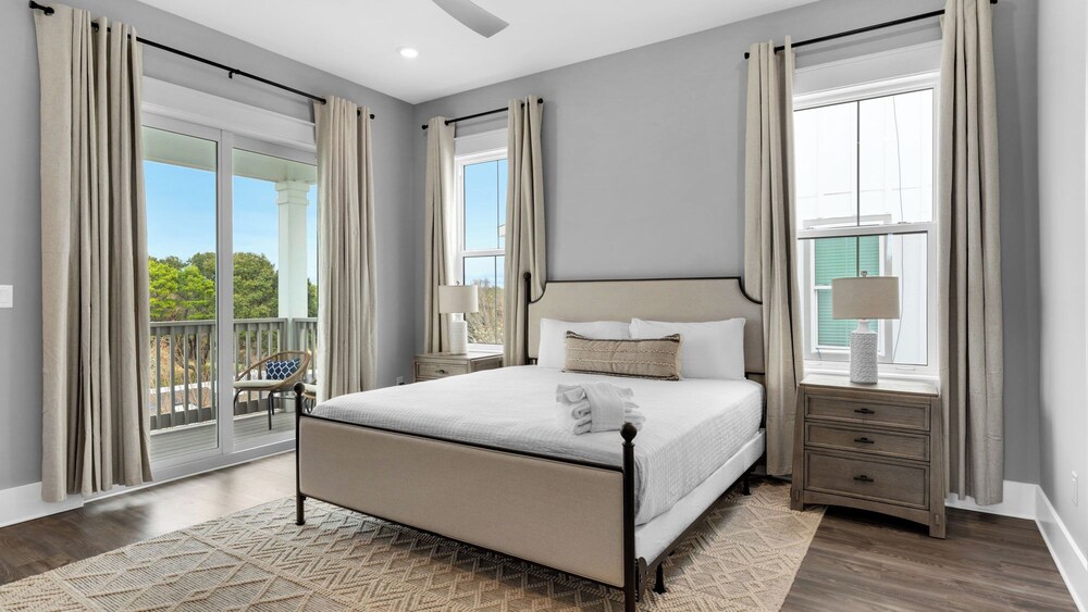 Inlet Beach Retreat With Rooftop Views, 4 Bikes + Free Attraction Tickets!