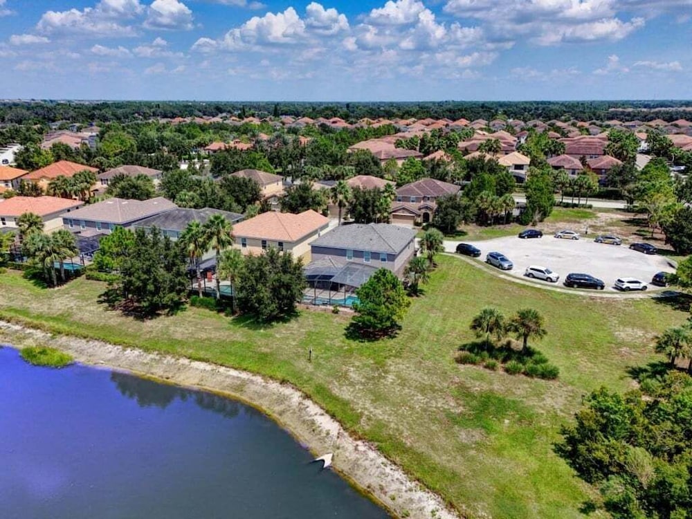 Spacious 5-Bedroom Resort Pool Home with Lake View 5 Villa