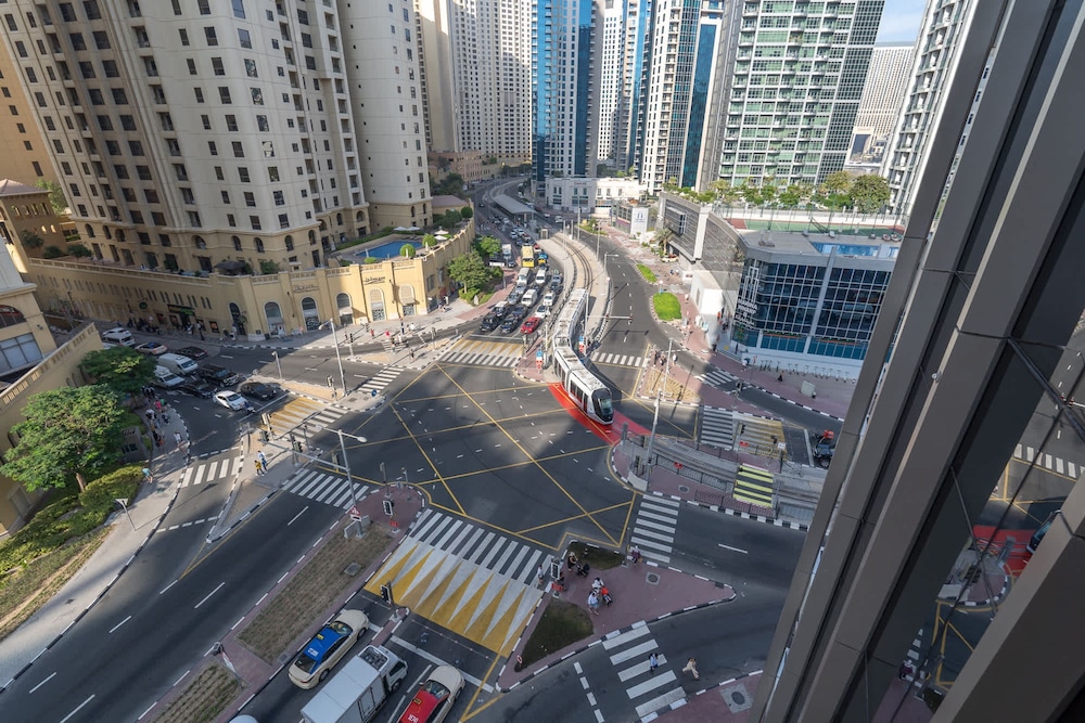 Bright and Airy 1-bedroom Apartment Perfect for 4 in Dubai Marina