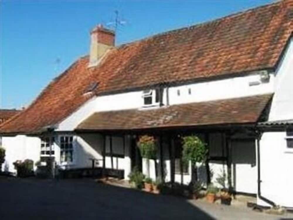 Devizes Vacations - The George  Dragon - Property Image 2