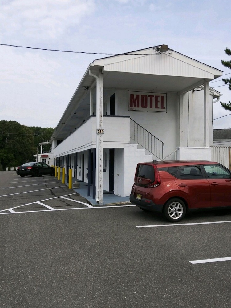 Budget Inn Motel Suites