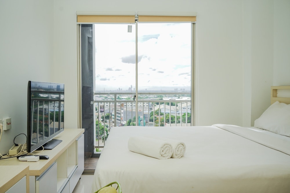Cozy Living Studio Apartment Springwood Residence near IKEA Alsut