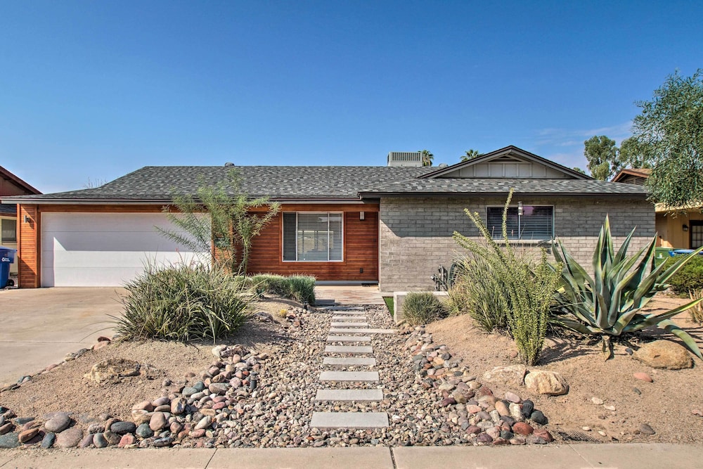 Fire Pit, Heated Pool: Central Tempe Escape!