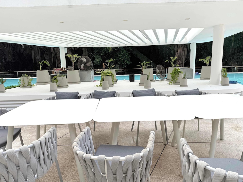 Luxury 2BR Bolongo Ocean View Private Beach
