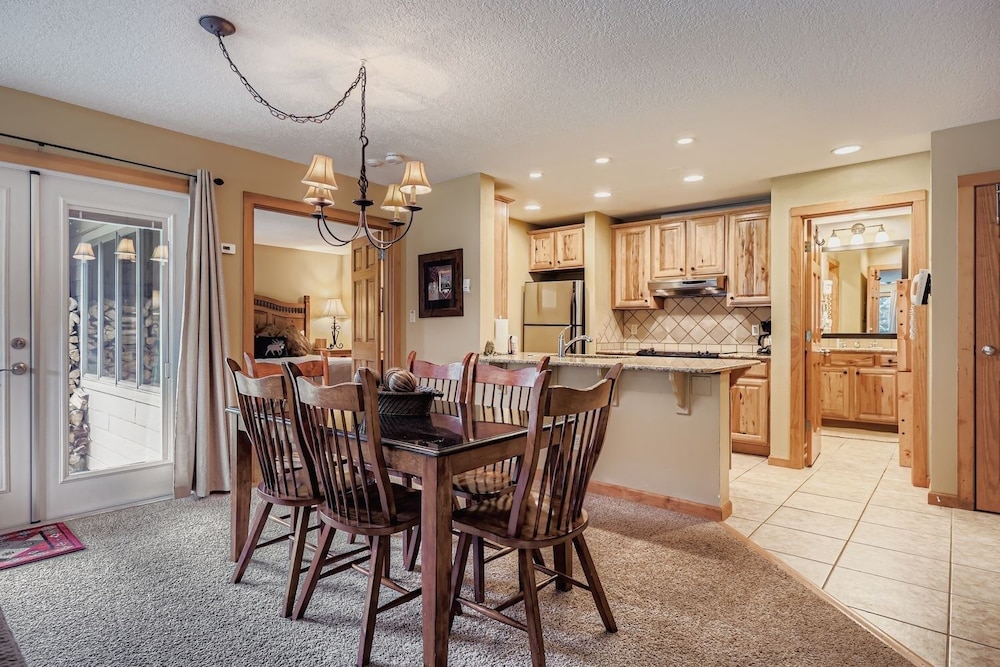 1702 The Willows 1 Bedroom Condo