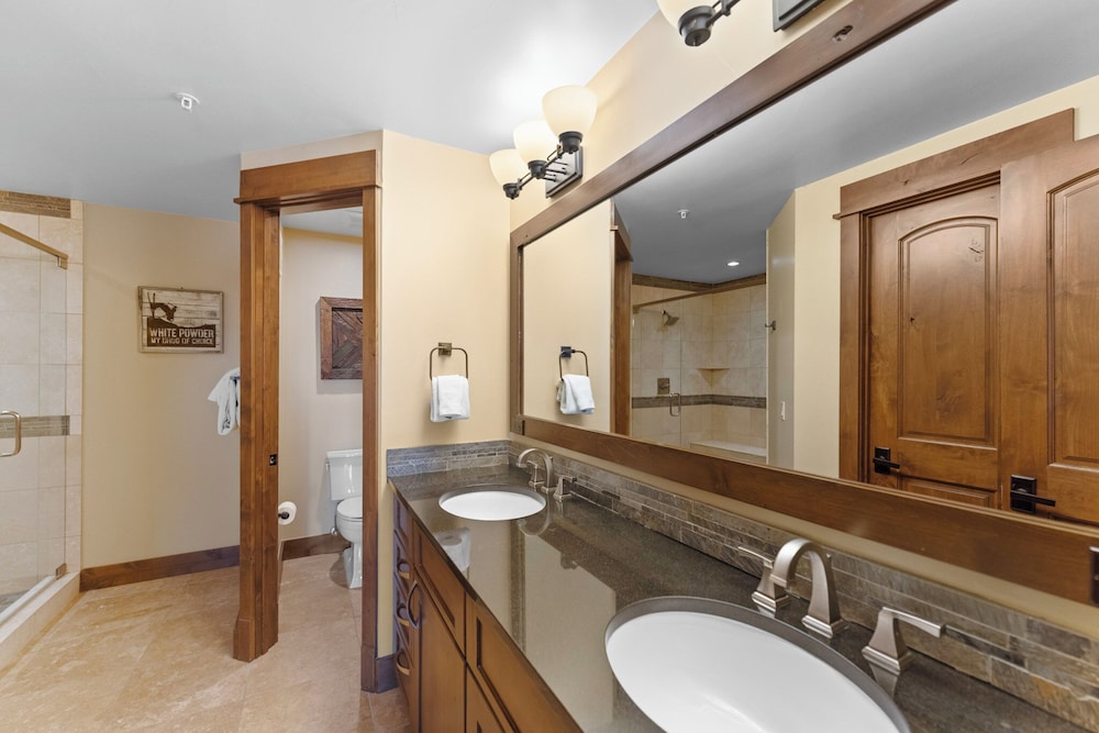 Watertower Place Condos Unit 202, Building B