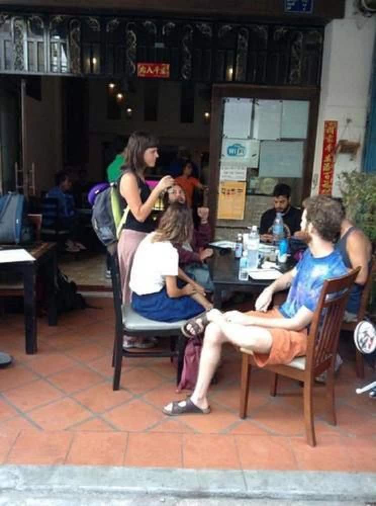 B52 Hostel