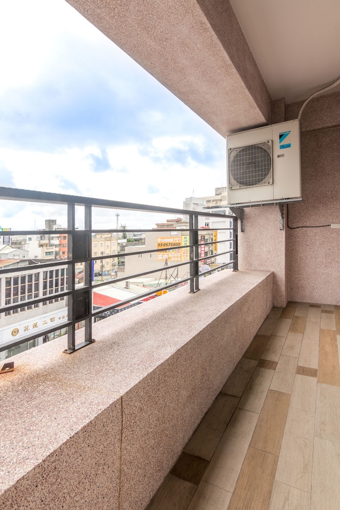 Jhongshan Building B&B