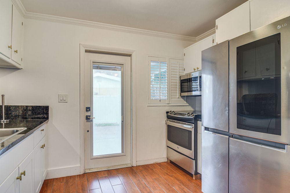 5 Mi to Dtwn: Pet-friendly Home in St Petersburg!