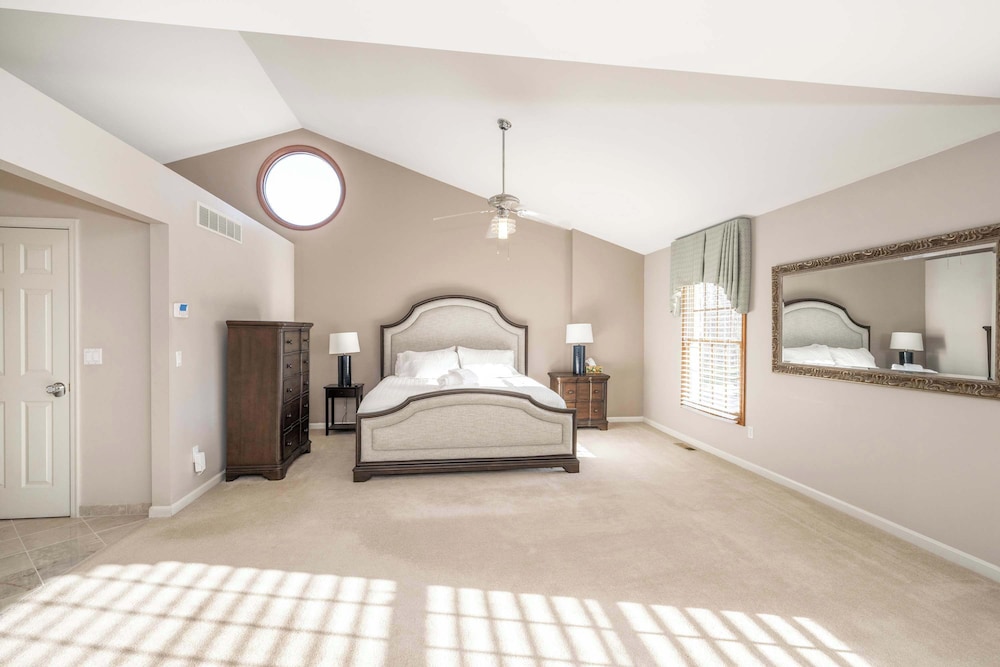 Luxurious Dream Home For 10!