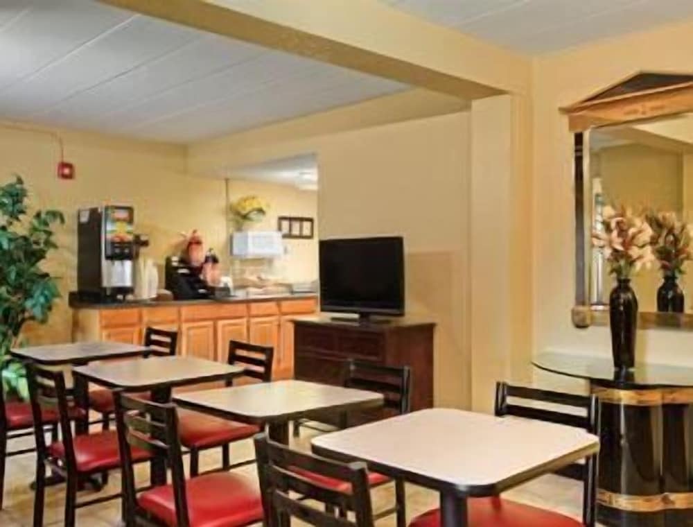 Travelodge by Wyndham Lima OH view 5