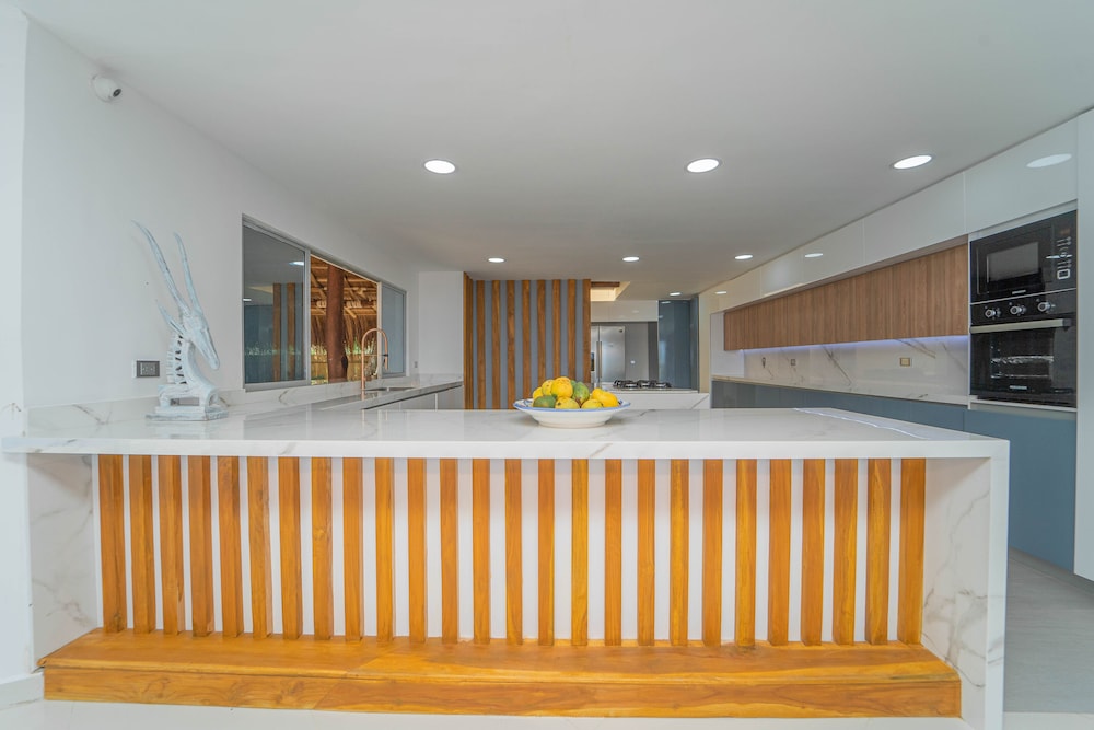 Villa El Francés 4BD WPool & Beach Front