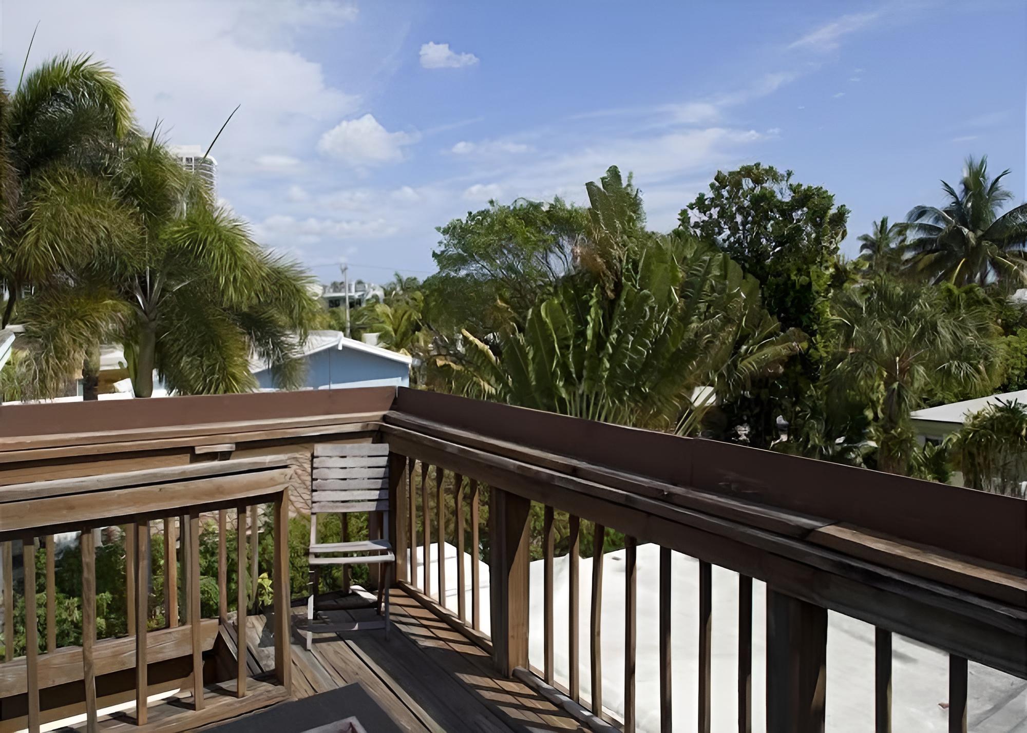 Salty Bungalow Azul