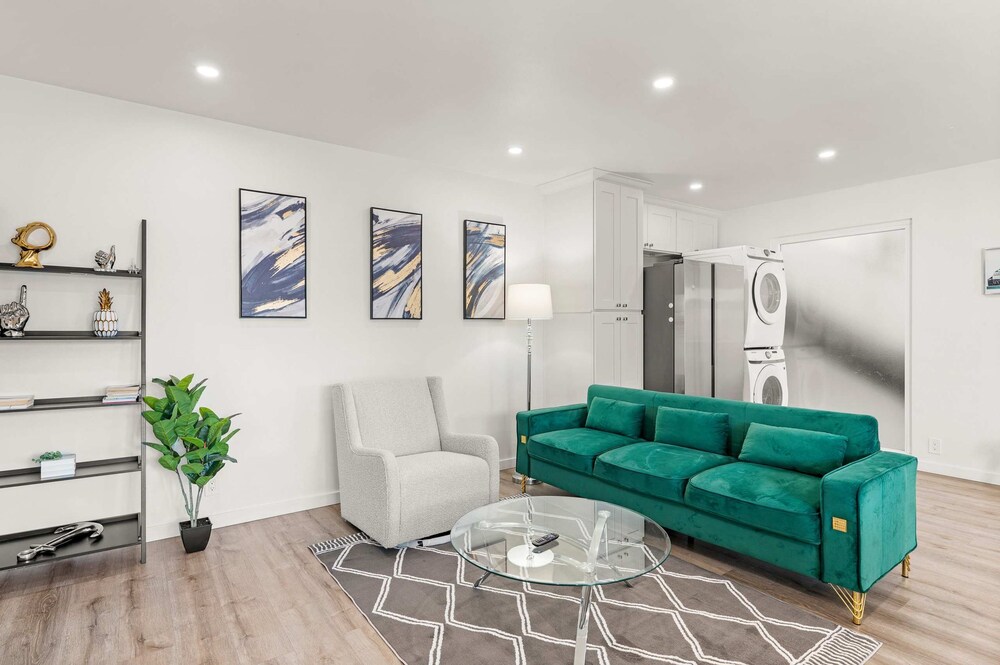 Newly Remodeled 2b2b APT Near Pasadena Old Town