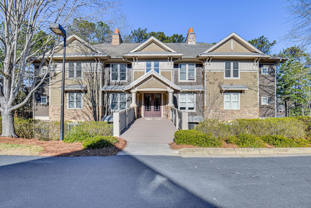 Waterfront Lake Oconee Condo w/ Lake Views! view 3