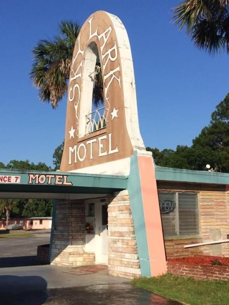 Skylark Motel