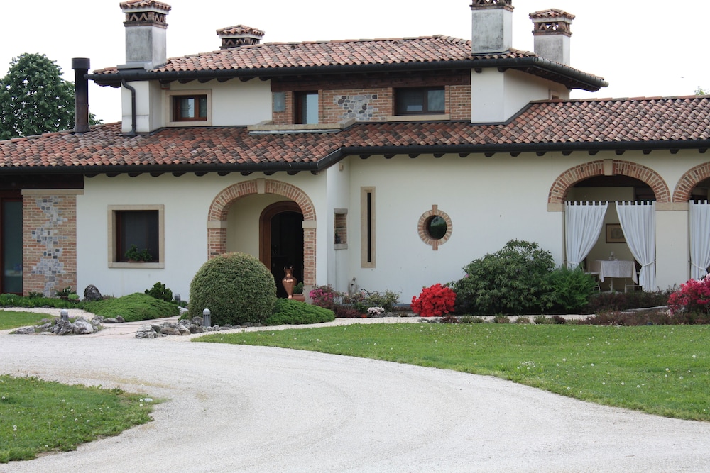 Elis' House