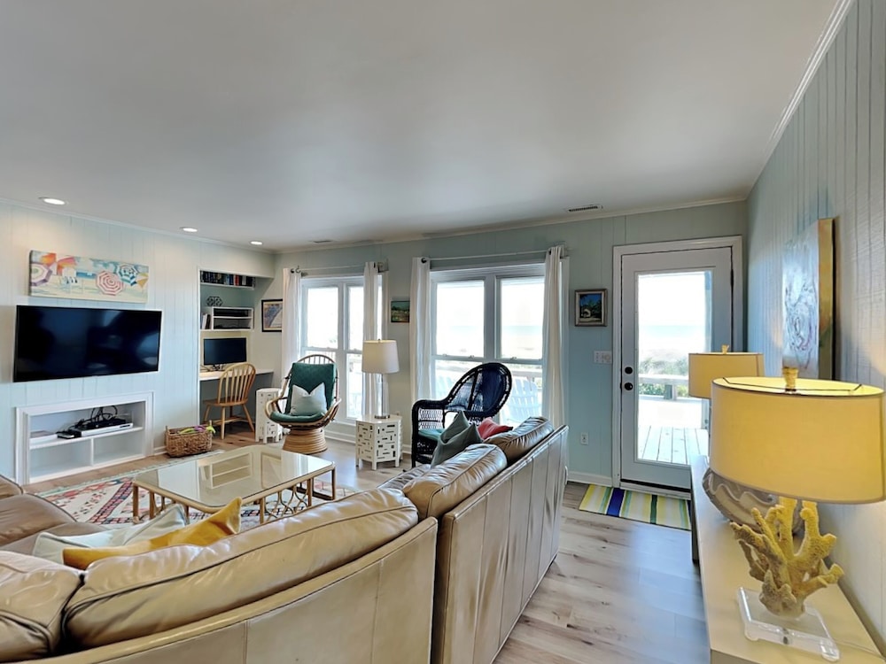 Polly's Place by Topsail Realty