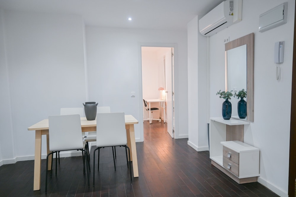 M Sen1692 Amplio Apartamento con Balc n en Calle