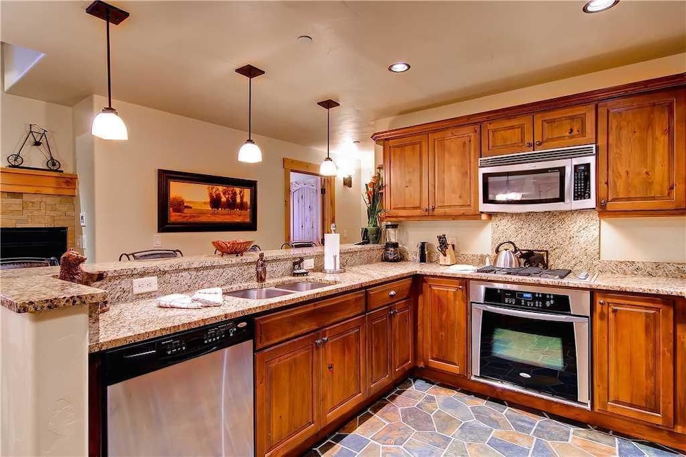 6107 Bear Lodge, Trappeur's Crossing Apartment 3